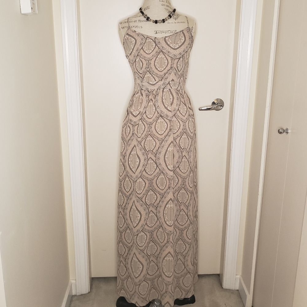 Live21 Flowy Paisley Maxi Dress